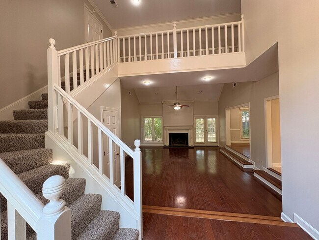 Building Photo - Newly Painted Germantown Home Minutes Away From Thornwood Market Row. Pets Are Welcome With Owner...