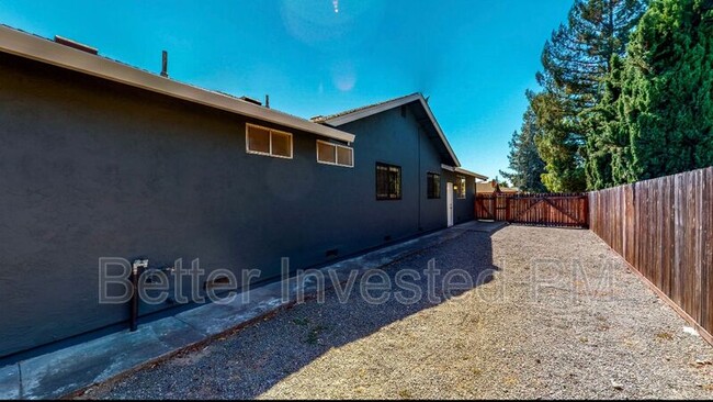 Building Photo - 1500 Peterson Ln