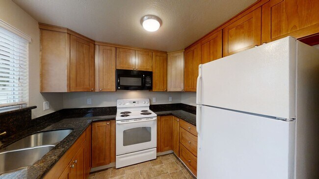 Building Photo - 1722 C Pl SE