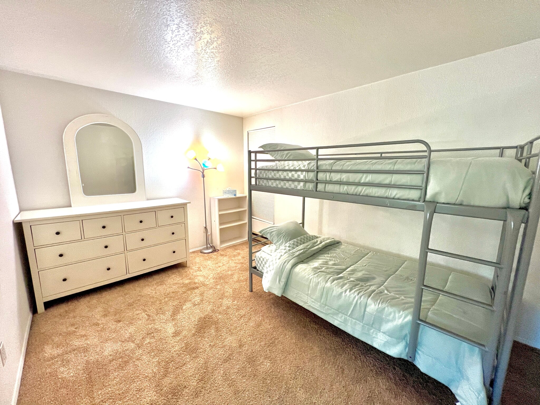 3rd bedroom w/bunk beds - 204 Mountain Park Blvd SW