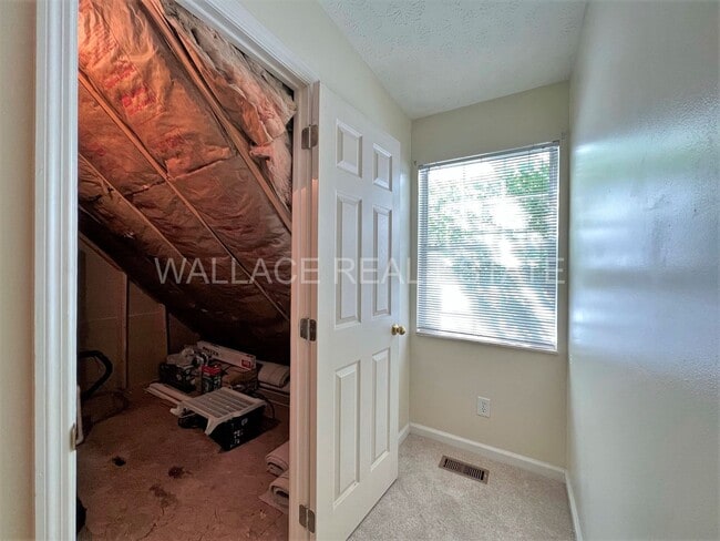 Building Photo - SITUATED IN HALLS IN CROSSROADS NORTH...3 ...