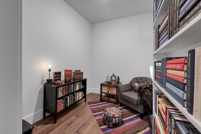 Building Photo - 15937 Stagecoach Rd