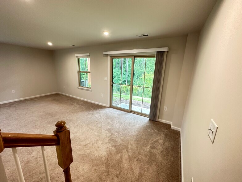 Building Photo - 742 Channing Park Cir