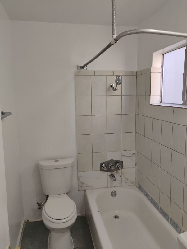 Building Photo - 14129 Vanowen St