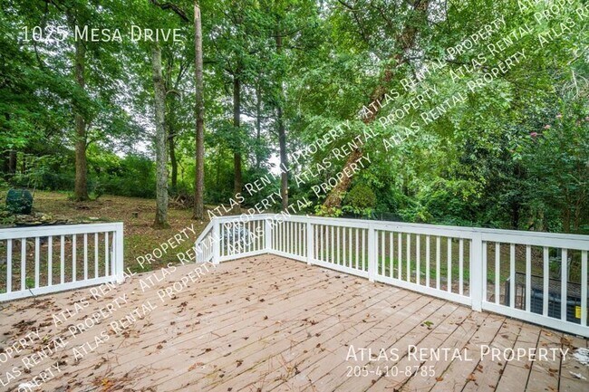 Building Photo - 1025 Mesa Dr