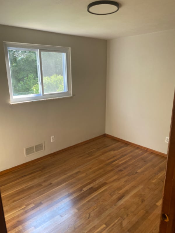 Building Photo - 412 Oak Ave