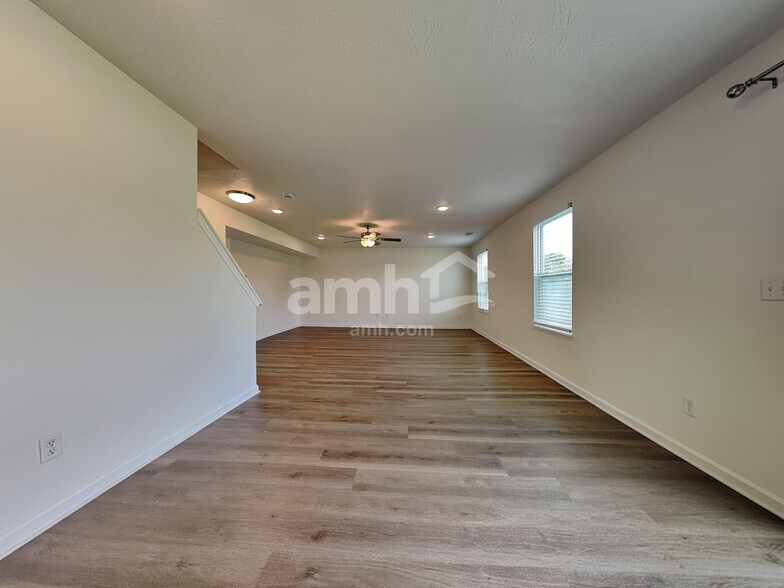 Building Photo - 817 Prescot Cir