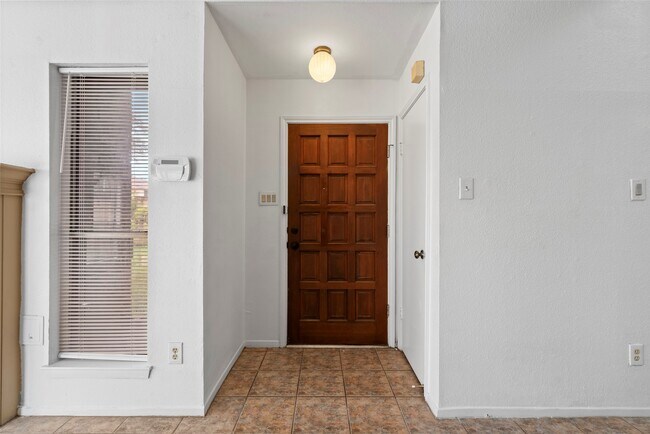Building Photo - 8519 Wild Basin Dr