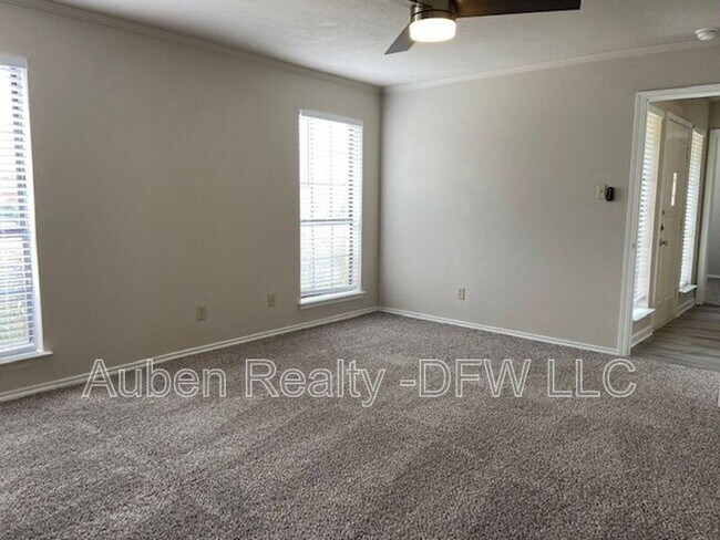 Building Photo - 2303 Markland St