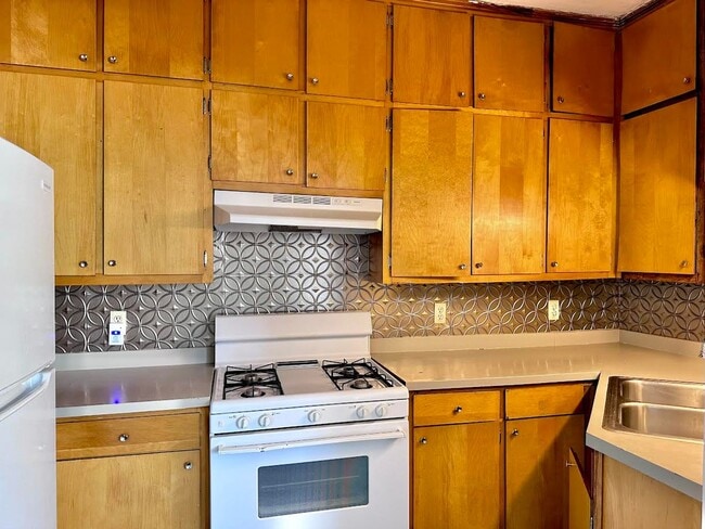 Building Photo - 205 Scammel St