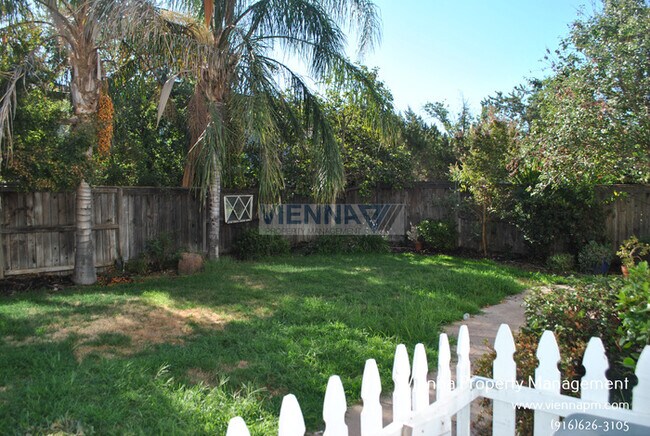 Building Photo - House for Rent in Natomas!