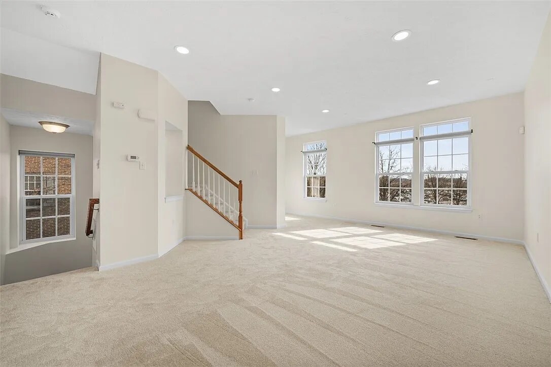 Building Photo - 3009 Village Run Rd
