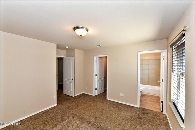Building Photo - 916 Villa Seca Dr