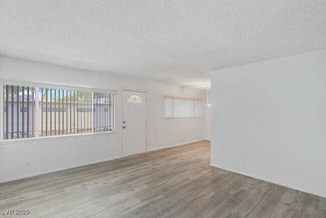 Building Photo - 350 E Desert Inn Rd