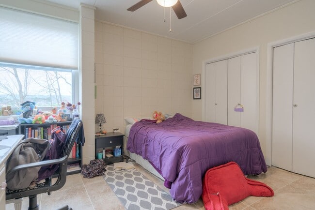Building Photo - 904 Brightwood Manor Dr