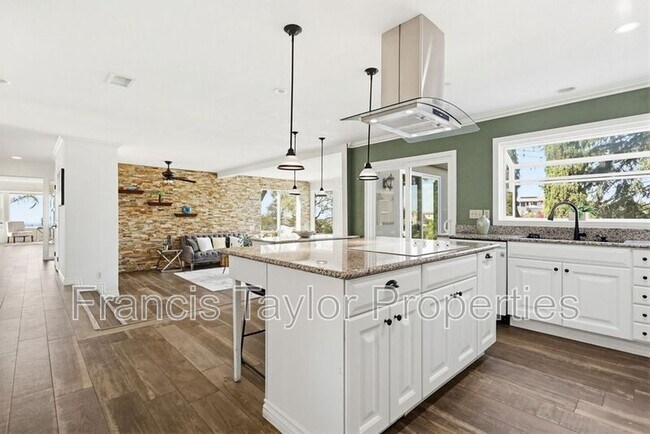 Building Photo - 29059 Meadow Glen Way W