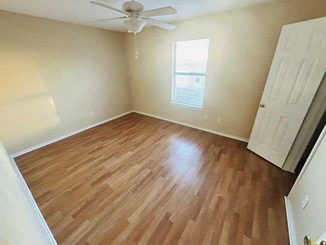 Building Photo - 3300 Barcelona Dr