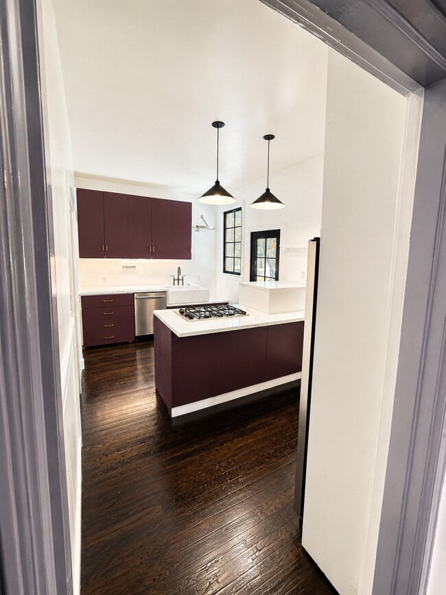 Building Photo - Luxury 3BR Victorian | Designer Home | Mission District | In-Unit Landry