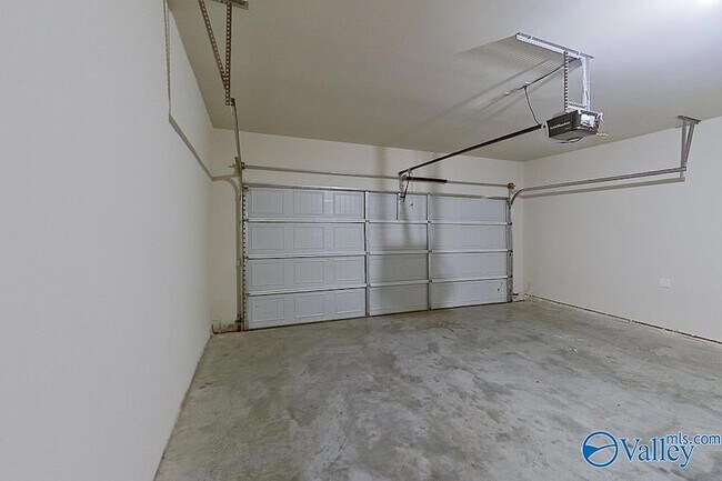 Building Photo - 1044 Pilgrim Ln