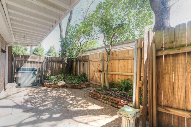 Building Photo - 4040 San Felipe St
