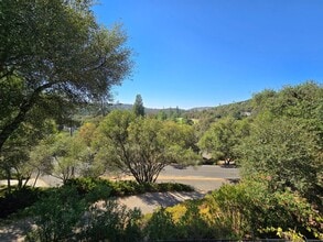 Building Photo - Welcome to this charming 2-bedroom, 2-bath...