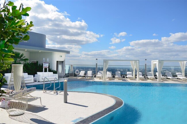 Building Photo - 1000 Brickell Plaza