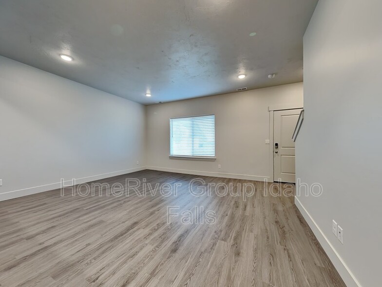 Building Photo - 651 S 2400 W