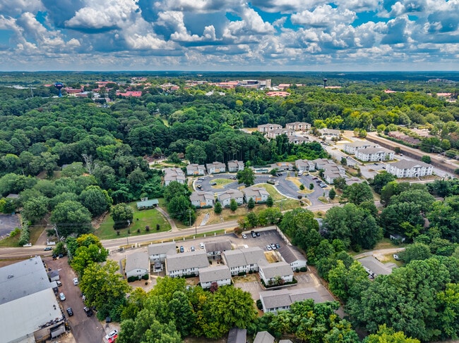 Building Photo - 1802 Jackson Ave W