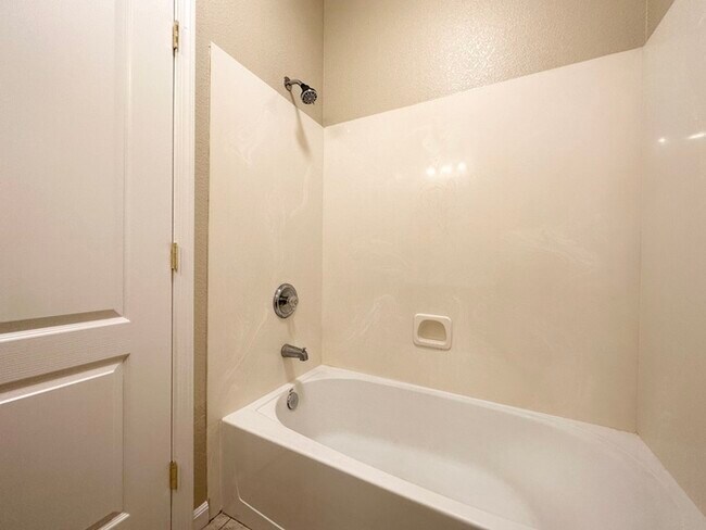 Building Photo - Beautifully Updated 3-Bedroom, 2-Bath Home...