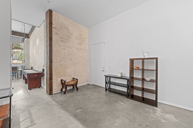 Building Photo - 1312 Live Oak St