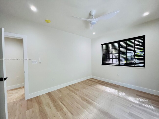 Building Photo - 1470 Lincoln Terrace