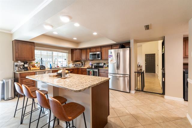 Building Photo - 5000 Latham Dr