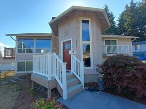 Building Photo - Elegant Home with Captivating Sound Views