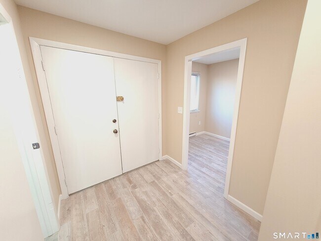 Building Photo - 22 Dogwood Ct