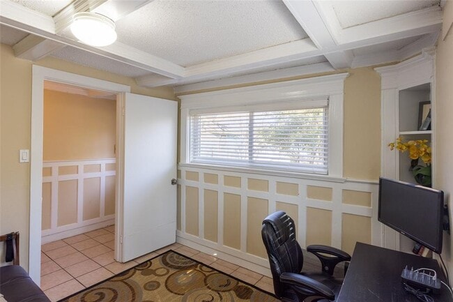 Building Photo - 2003 Haskell St