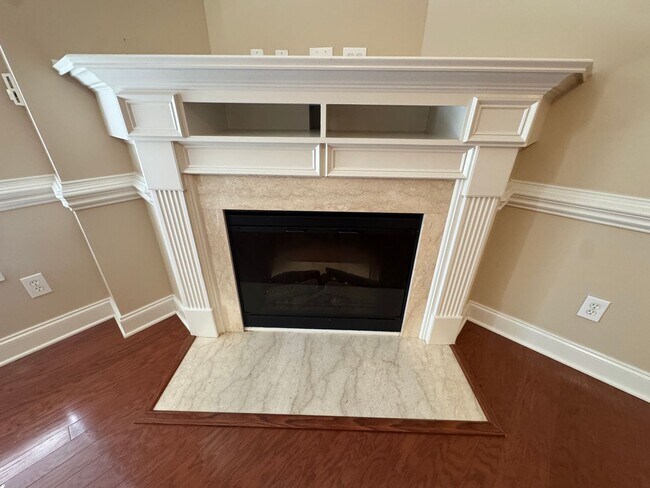 Building Photo - FOR RENT - Luxury Condo near downtown