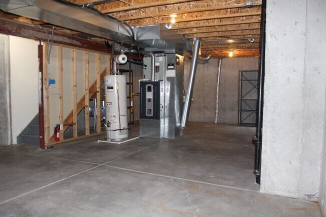 Building Photo - Beautiful 3 BR/2 1/2 BA Home in Highlands Ranch!