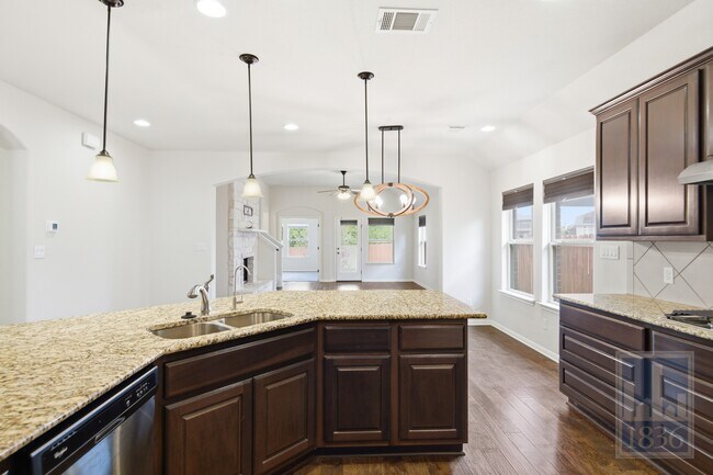 Building Photo - 8336 Paola St