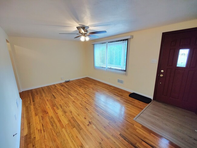 Building Photo - *Beautifully Updated 3BD/2BA Single Family Home Available in Whitehall*