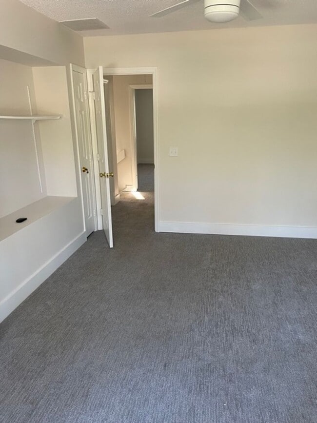 Building Photo - 25 Honey Locust Cir