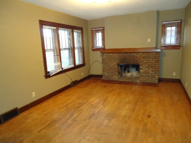 Building Photo - 141 8th St S