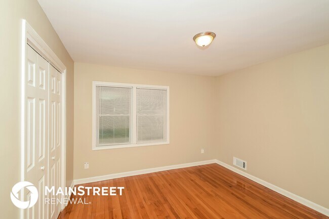 Building Photo - 8316 9th Ave S