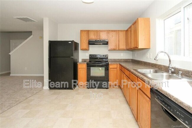 Building Photo - 10816 Carstairs St