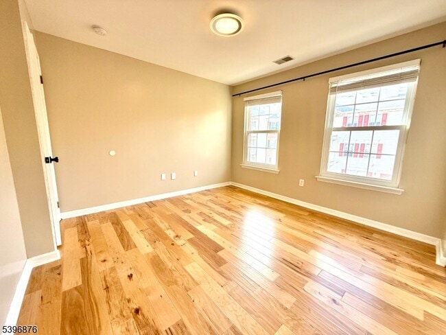 Building Photo - 22 Vaughan Dr