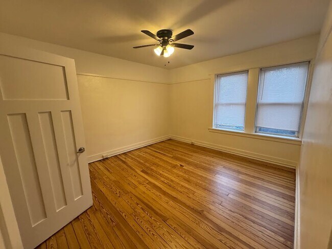 Building Photo - Great Morningside Row House with Front Porch!