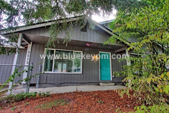 Primary Photo - 3 Bed, 2 Bath Home Off SR 500 at NE 54th A...