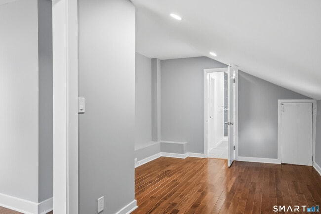 Building Photo - 275 Riverview Ave
