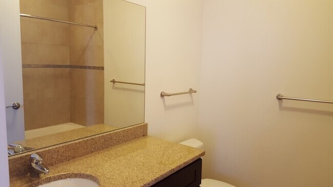 Building Photo - 4810 N Lavergne Ave