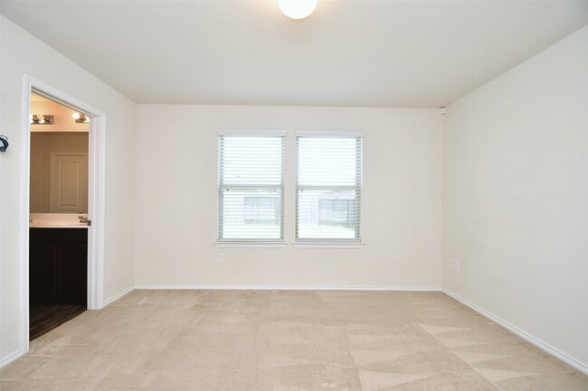Building Photo - 5010 Brewcastle Ln