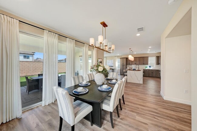 Building Photo - 2133 W Cardinal Ave